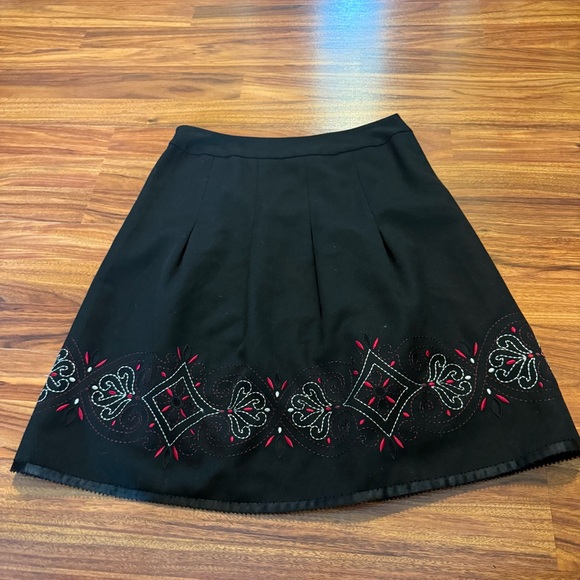 Ann Taylor LOFT Petites Embroidered Black Skirt – Size 0P – Lined A-Line Mini - Picture 5 of 7